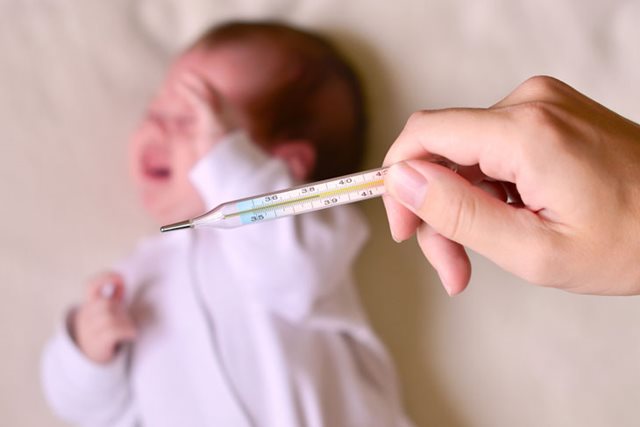 Cách nhận biết và xử lý sốt phát ban ở trẻ sơ sinh